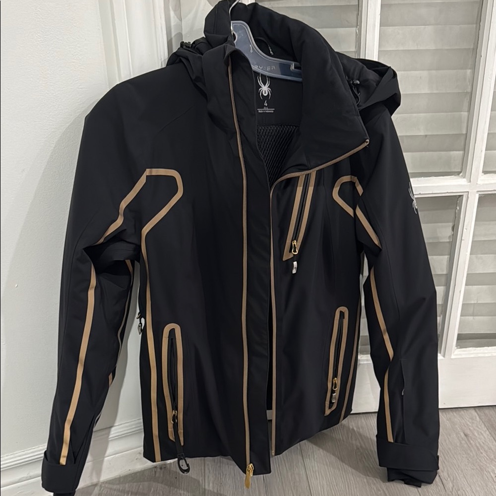 Women’s Size 4 Spyder Black Ski & Snowboard Jacket